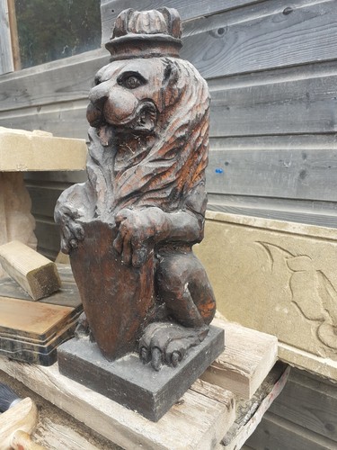 Old oak lion - old,