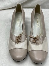 Two tone vintage look heels