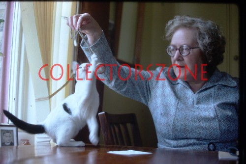 35mm slide 1977 woman - woman, playing