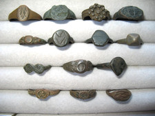 Late Roman to Medieval 4th-12th century ring with decorated bezel 1 per bid