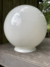 White Opal/Milk Glass Round