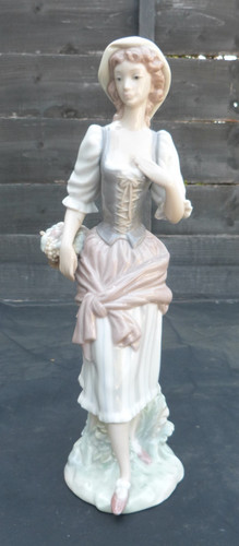 Lladro 4665 girl with basket - "girl,