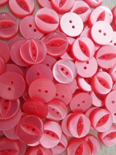 Job lot 100 buttons - 100, fish