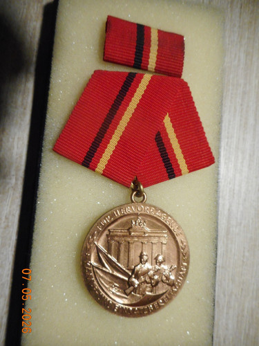 Medal gdr for excellent - gdr:,