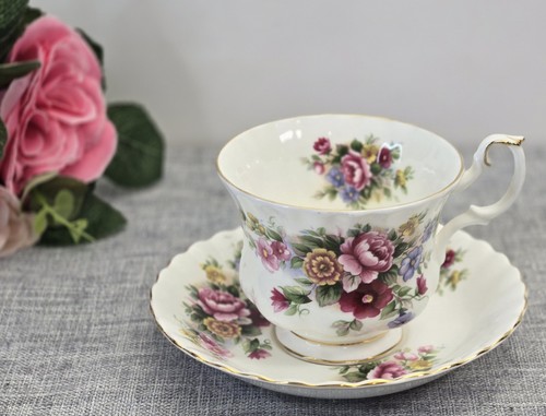 Vintage royal albert bone - royal,