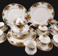Royal Albert Old Country Roses Dinner Service / Set for 6. Complete. Barely used