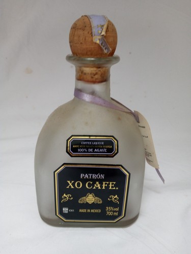 Empty vintage patron cafe - vintage, xo