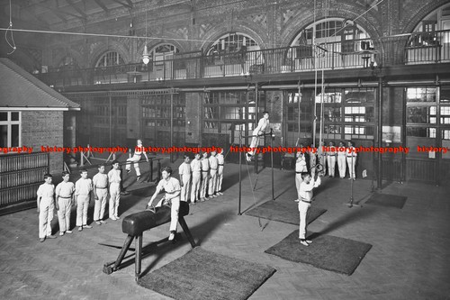 F001722 gymnastics male - by,