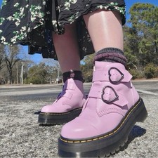 Dr. Martens Devon Heart
