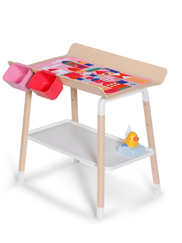 Baby born changing - born,