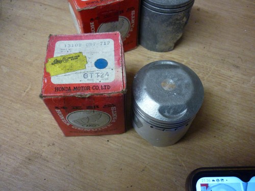 Honda c70zz genuine piston - honda,