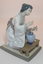 Lladro 7 1/2" Figurine 4840