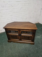 OLD CHARM FURNITURE OAK CORNER TV/MEDIA STAND LEADED LIGHT & LINEN-FOLD DOORS