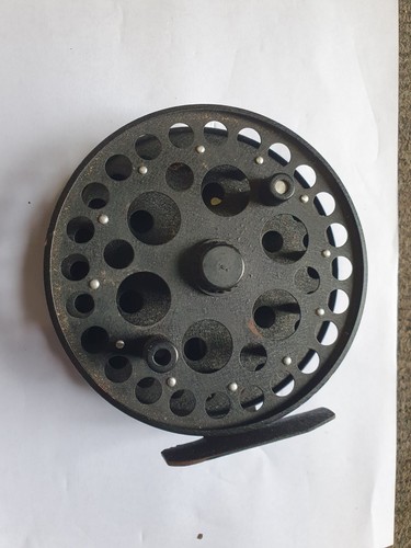 Centre pin fishing reel - centre,