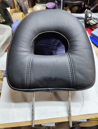 Rear outer headrest - rear,