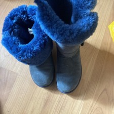 Ugg tall Size 5.5 button Bailey Boots  blue in excellent condition 
