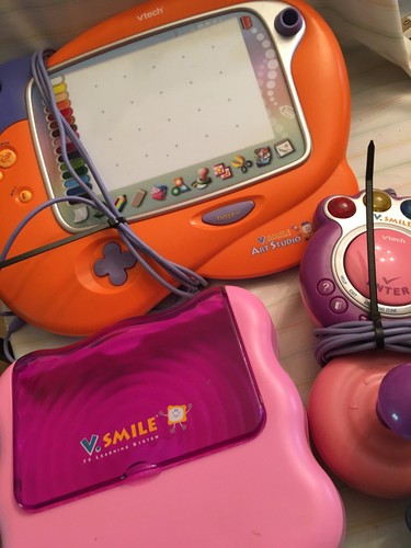 Tech smile v art - v,