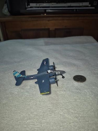 Vintage small plastic model - small,