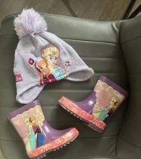 Disney Frozen Wellington rain Boots Girls Elsa Wellies purple & bobble hat C6/23