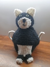 Hand Knitted Cat 😺 Tea Pot