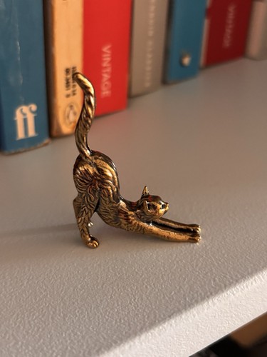 Small brass stretching cat - brass,