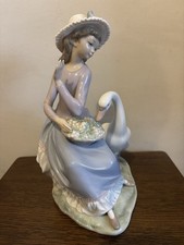 Lladro Porcelain Figurine 3054
