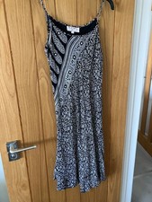 Elegant Strappy Black & Grey