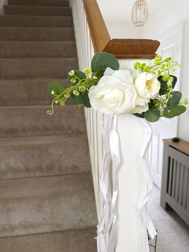 Pew ends flowers wedding - ends,