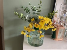 Artificial vase of flowers.pre