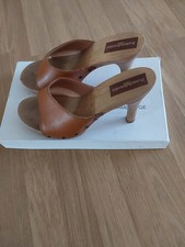 ladies sandals size 4 used