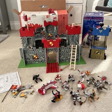 Le Toy Van - Georgie’s Castle Painted Wooden & Siege tower