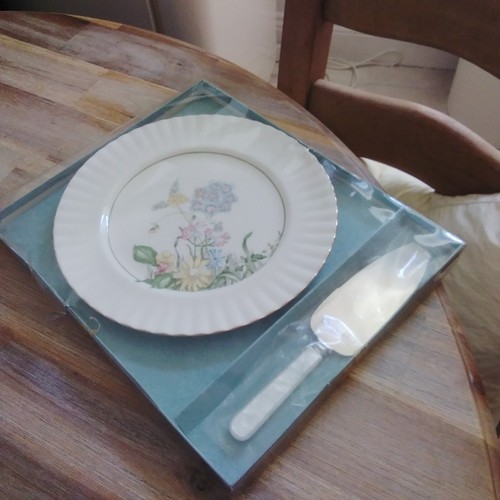 Royal vale cake plate with - vale,