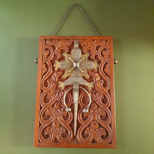 Decorative cloak pin mounted - pin,
