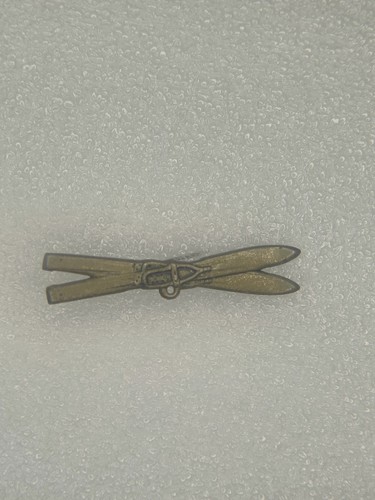 Old ski brooch pair - old,