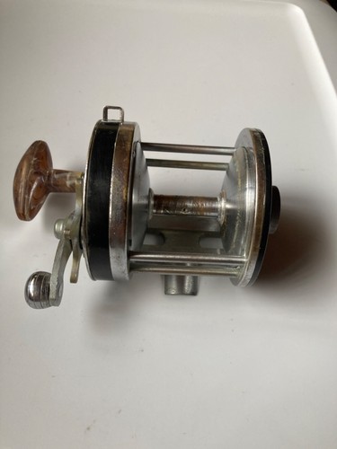Vintage pflueger akerite 2068 - pflueger,