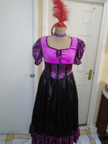 Saloon western lady medium