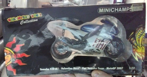 Rossi 2007 yamaha bike - 1/12.,
