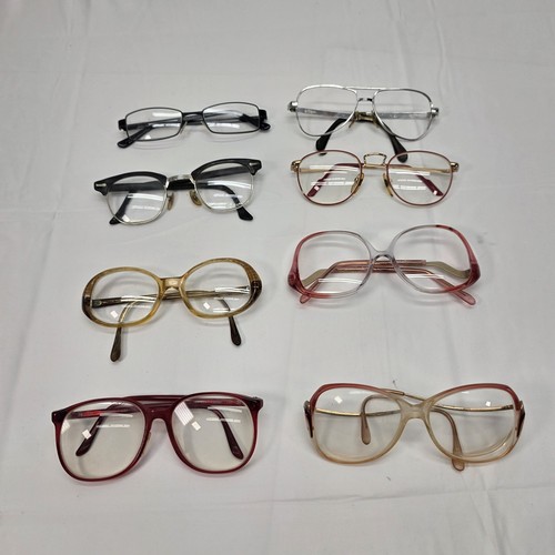 Eyeglasses lot mostly - of,