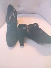 women 8.5 black suede shoe