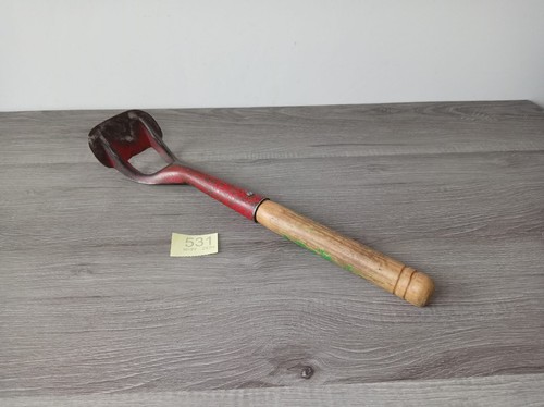 Gardeners hand hoe - hand, garden
