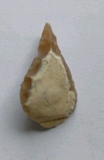 NEOLITHIC FLINT CARVED LEAF-SHAPED ARROWHEAD. STONE AGE BRITAIN 3000 B.C.