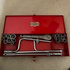 VINTAGE 1940s NEW BRITAIN NS40 1/2" DRIVE RATCHET set with Blackhawk sockets