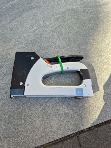 Staple gun - staple,
