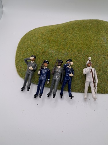 Britains toy soldiers spares - soldiers,