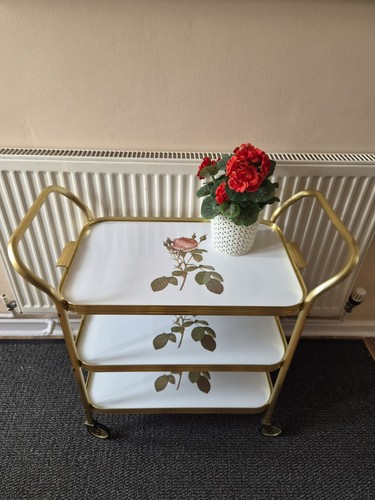Vintage tier hostess - 3, serving