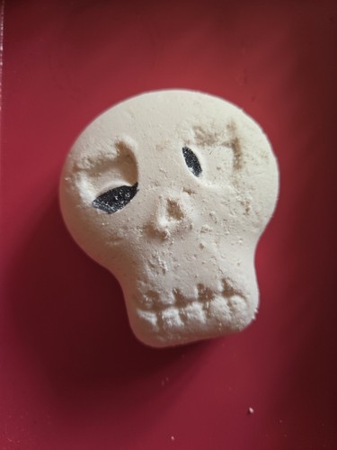 Lush skull bath bomb limited - lush,
