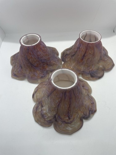 Vintage ruffled glass lamp