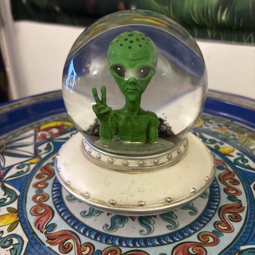 Alien snowglobe - alien,