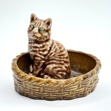WADE ENGLAND TABBY CAT IN