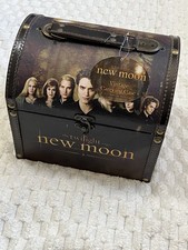 New Moon “Vintage Carrying Case” / Trunk -The Twilight Saga (NECA)